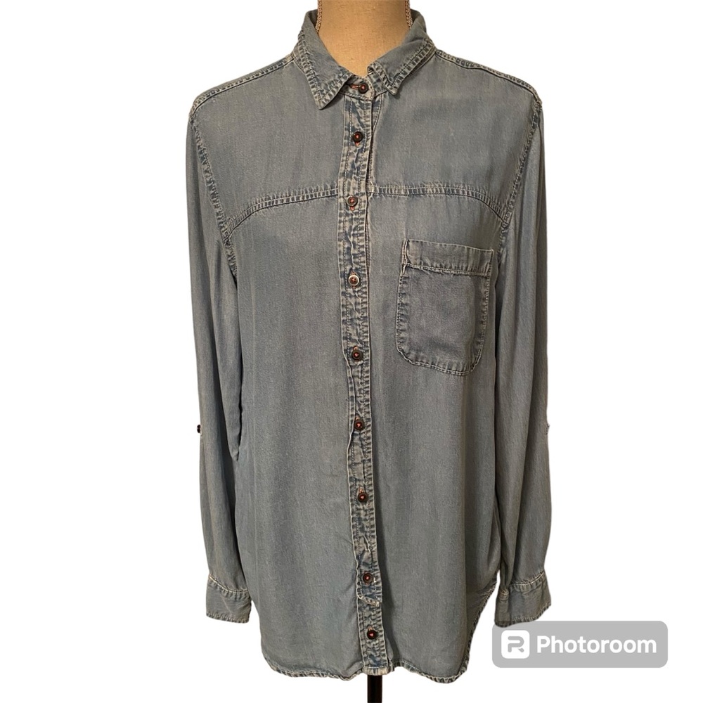 HOLDING HORSES TOP BLOUSE BUTTON DOWN BLUE CHAMBRAY LONG TAB SLEEVE Size L